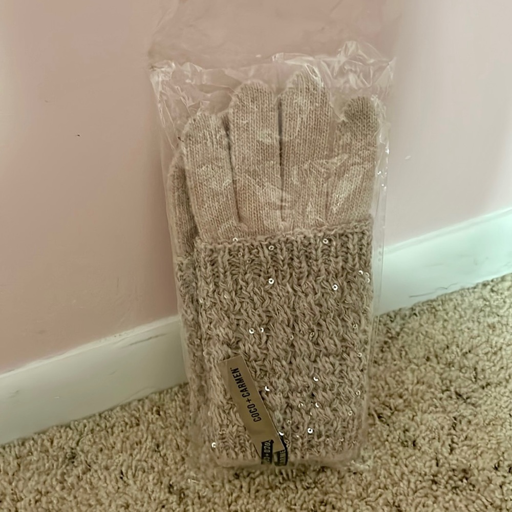 💜3/$25💜 NWT Pink Silver Sparkly Gloves